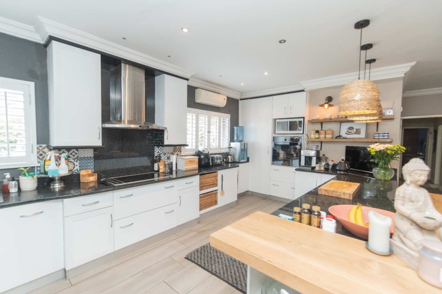 8 Bedroom Property for Sale in Summerstrand Eastern Cape